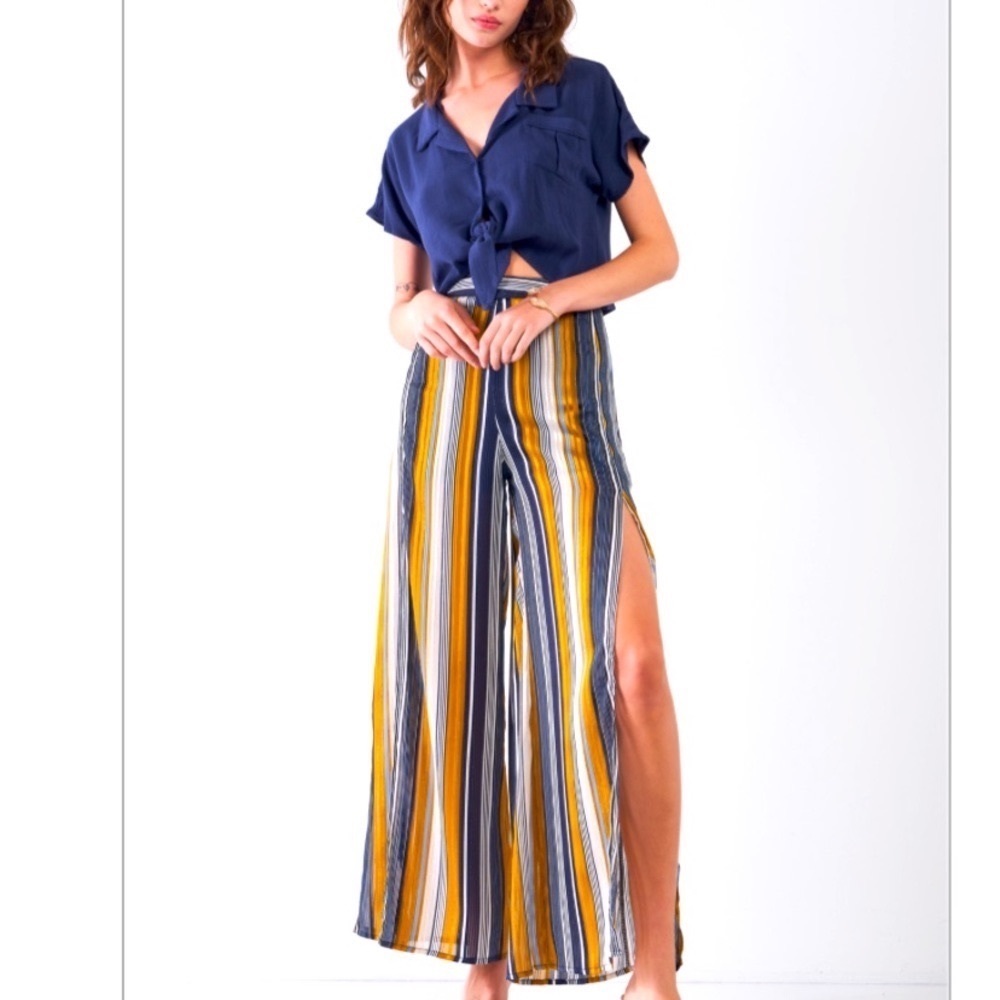 New Women’s Collared Cropped Top